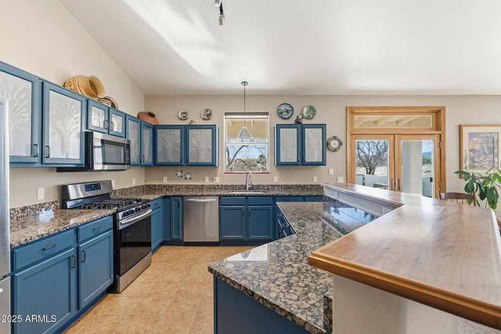 Image 18 of property listing at 5860 E BLUE OAK Court, Hereford, AZ 85615