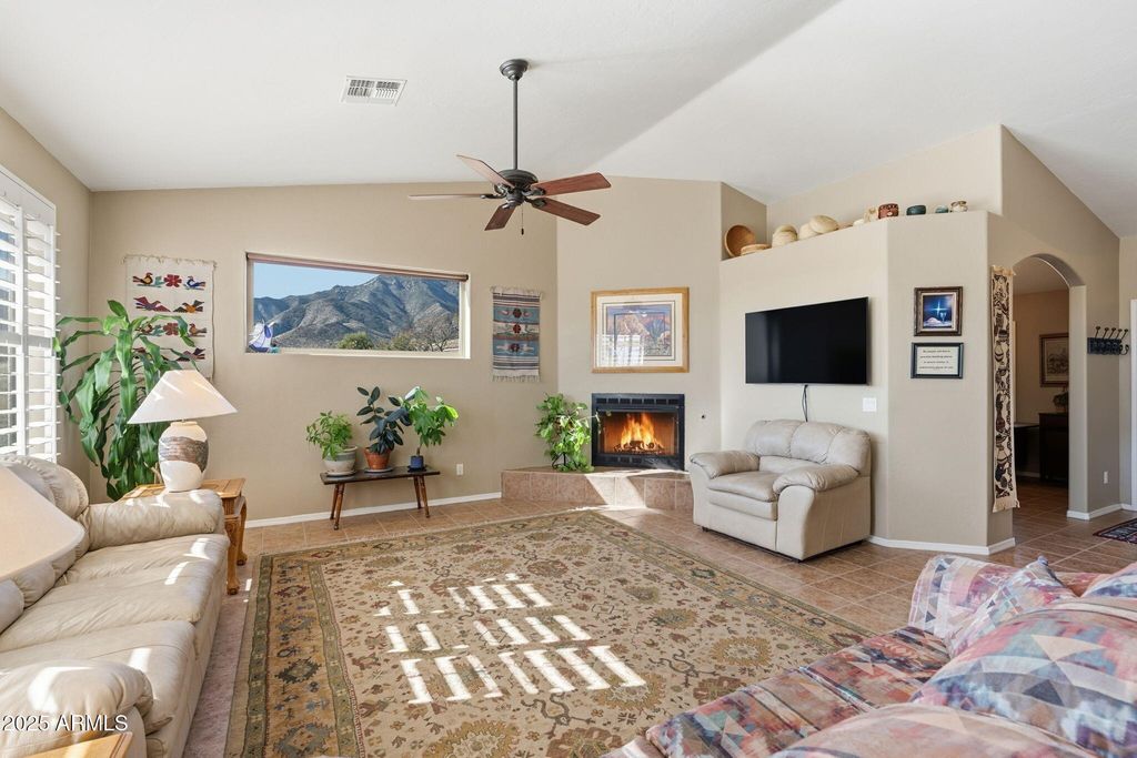 Image 2 of property listing at 5860 E BLUE OAK Court, Hereford, AZ 85615