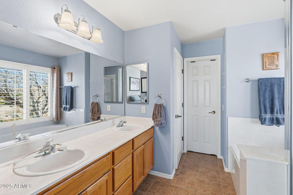 Image 25 of property listing at 5860 E BLUE OAK Court, Hereford, AZ 85615