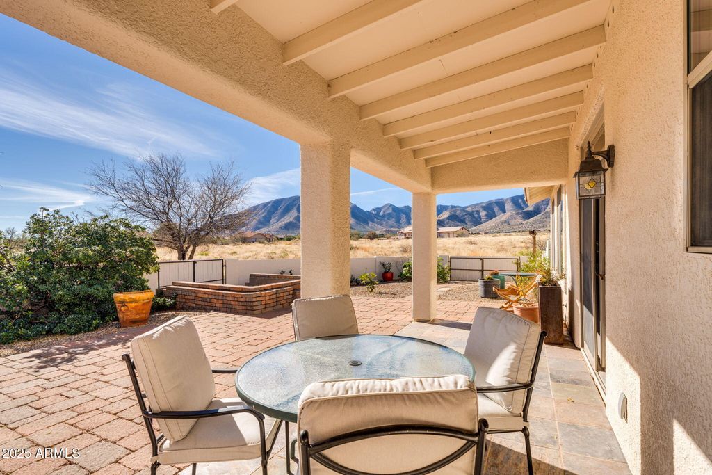 Image 5 of property listing at 5860 E BLUE OAK Court, Hereford, AZ 85615