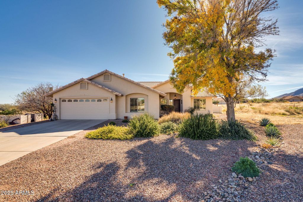 Image 8 of property listing at 5860 E BLUE OAK Court, Hereford, AZ 85615