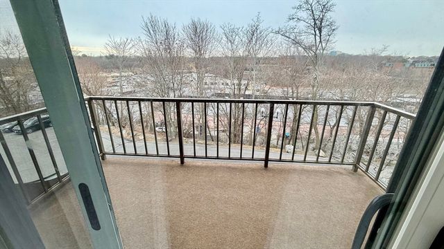 1004 Paradise Road 3N, Swampscott, MA 01907