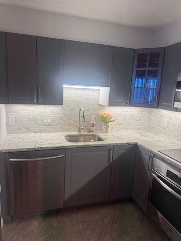 1004 Paradise Road 3N, Swampscott, MA 01907