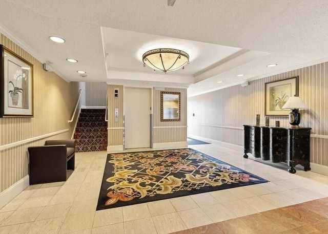 1004 Paradise Road 3N, Swampscott, MA 01907