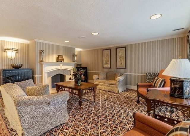 1004 Paradise Road 3N, Swampscott, MA 01907