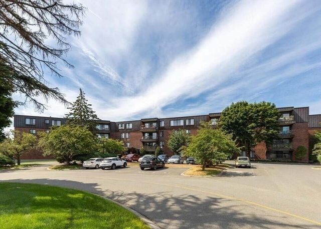 1004 Paradise Road 3N, Swampscott, MA 01907