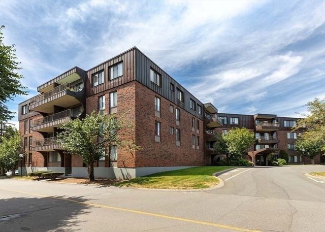 1004 Paradise Road 3N, Swampscott, MA 01907