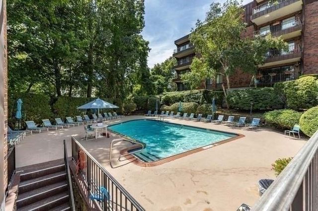 1004 Paradise Road 3N, Swampscott, MA 01907