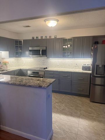 1004 Paradise Road 3N, Swampscott, MA 01907