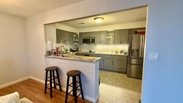 1004 Paradise Road 3N, Swampscott, MA 01907