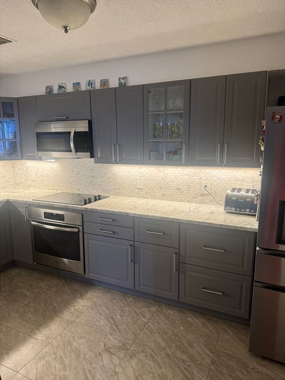 1004 Paradise Road 3N, Swampscott, MA 01907