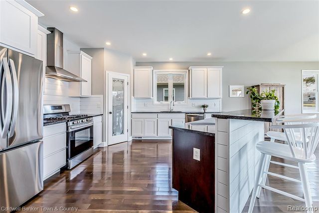 11634 Island Court, Hartland, MI 48353