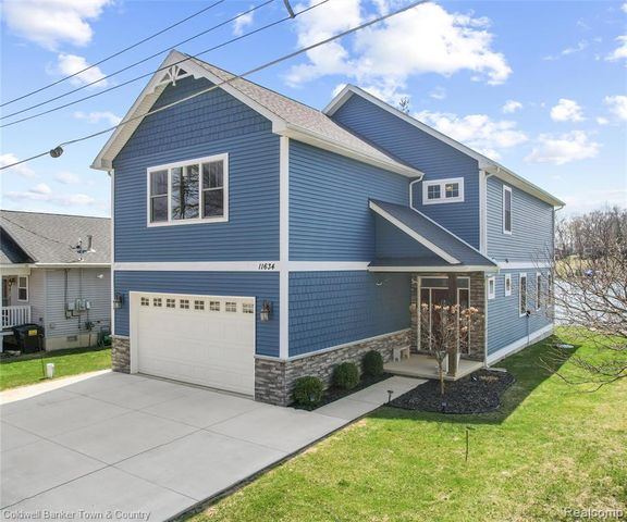 11634 Island Court, Hartland, MI 48353