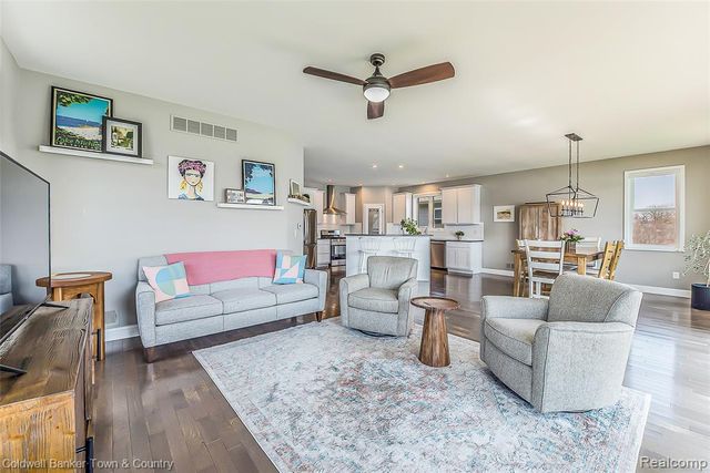 11634 Island Court, Hartland, MI 48353