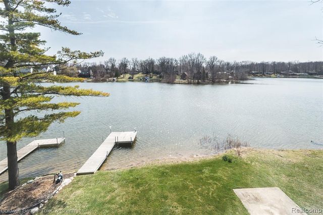 11634 Island Court, Hartland, MI 48353