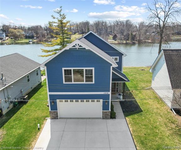 11634 Island Court, Hartland, MI 48353