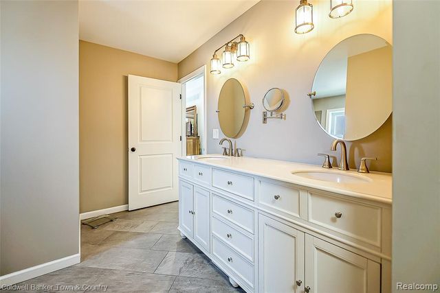 11634 Island Court, Hartland, MI 48353