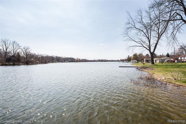 11634 Island Court, Hartland, MI 48353