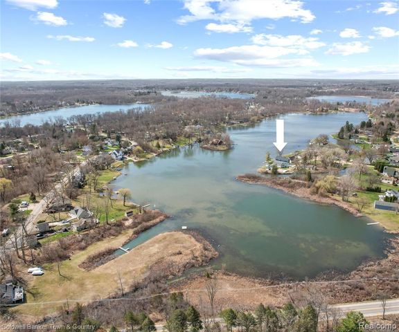 11634 Island Court, Hartland, MI 48353