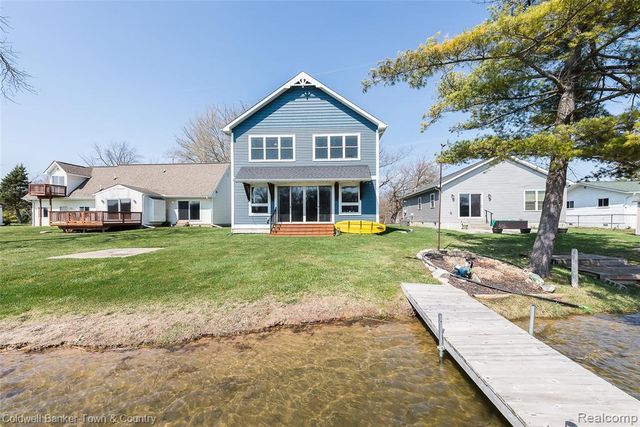 11634 Island Court, Hartland, MI 48353
