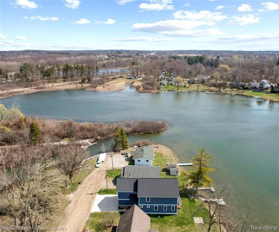 11634 Island Court, Hartland, MI 48353