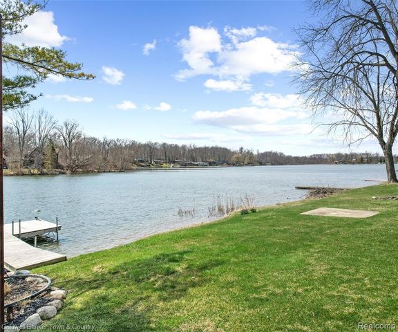 11634 Island Court, Hartland, MI 48353