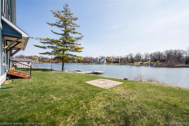 11634 Island Court, Hartland, MI 48353