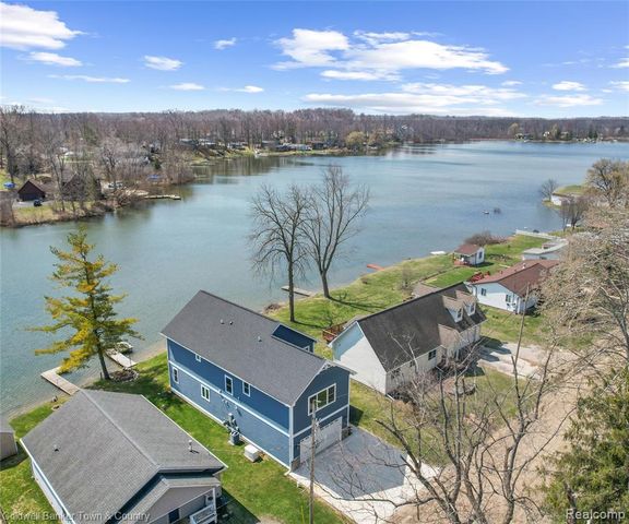 11634 Island Court, Hartland, MI 48353