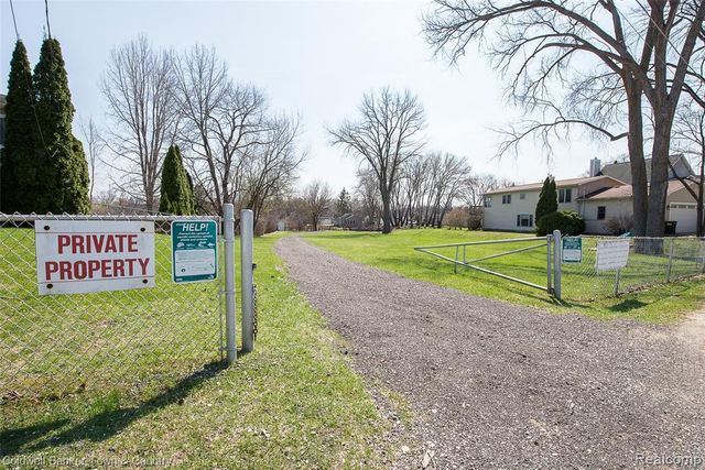 11634 Island Court, Hartland, MI 48353