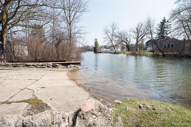 11634 Island Court, Hartland, MI 48353