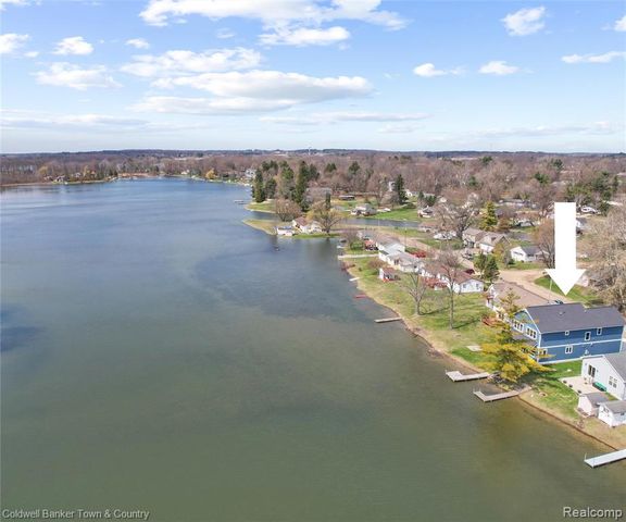 11634 Island Court, Hartland, MI 48353