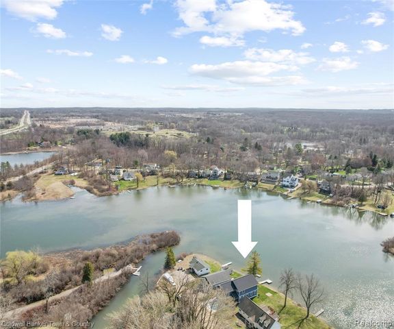 11634 Island Court, Hartland, MI 48353