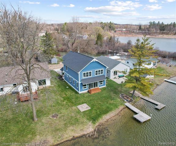 11634 Island Court, Hartland, MI 48353