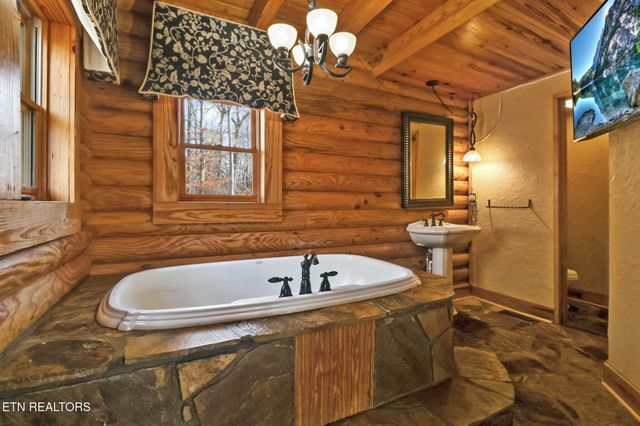 587 Flat Fork Rd, Wartburg, TN 37887