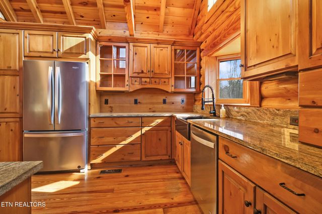 587 Flat Fork Rd, Wartburg, TN 37887