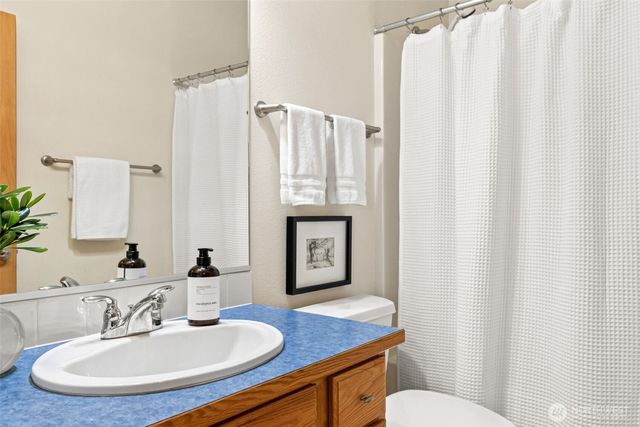 8232 Bainbridge Loop NE, Lacey, WA 98516