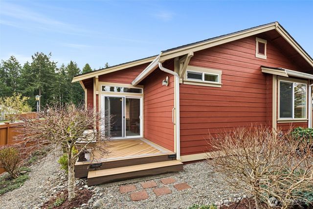 8232 Bainbridge Loop NE, Lacey, WA 98516