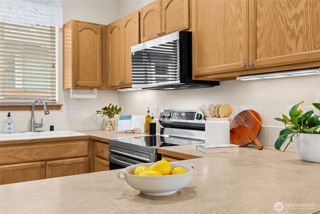 8232 Bainbridge Loop NE, Lacey, WA 98516