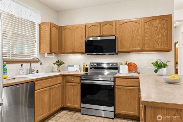 8232 Bainbridge Loop NE, Lacey, WA 98516