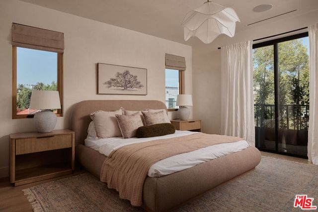 534 N Bronson Avenue, Los Angeles, CA 90004