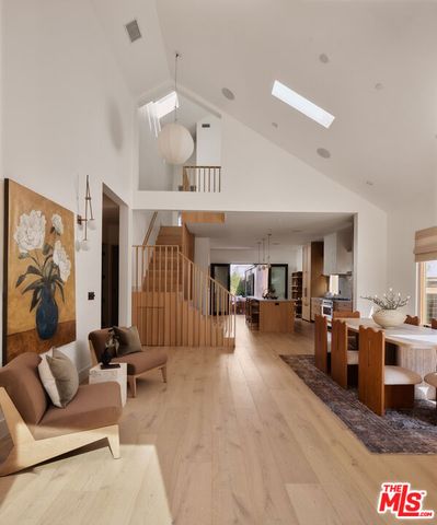 534 N Bronson Avenue, Los Angeles, CA 90004