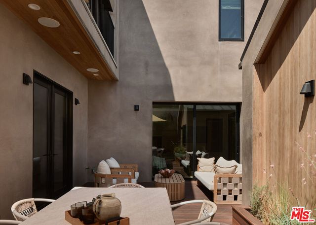 534 N Bronson Avenue, Los Angeles, CA 90004