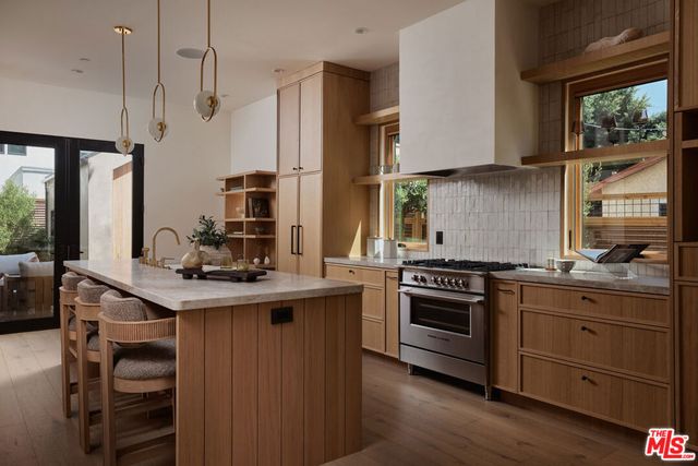 534 N Bronson Avenue, Los Angeles, CA 90004
