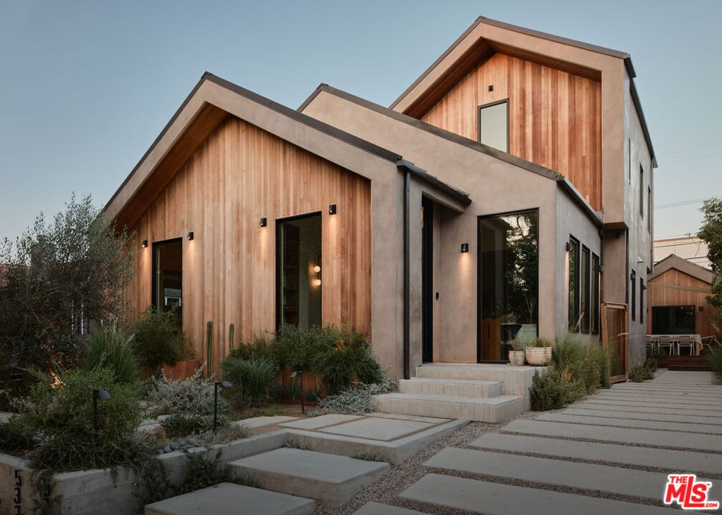 534 N Bronson Avenue, Los Angeles, CA 90004