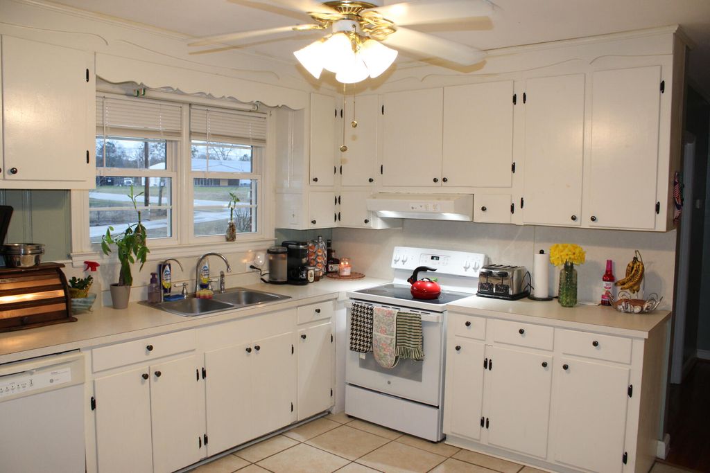 Image 10 of property listing at 18 Chestnut Avenue, Denmark, SC 29042