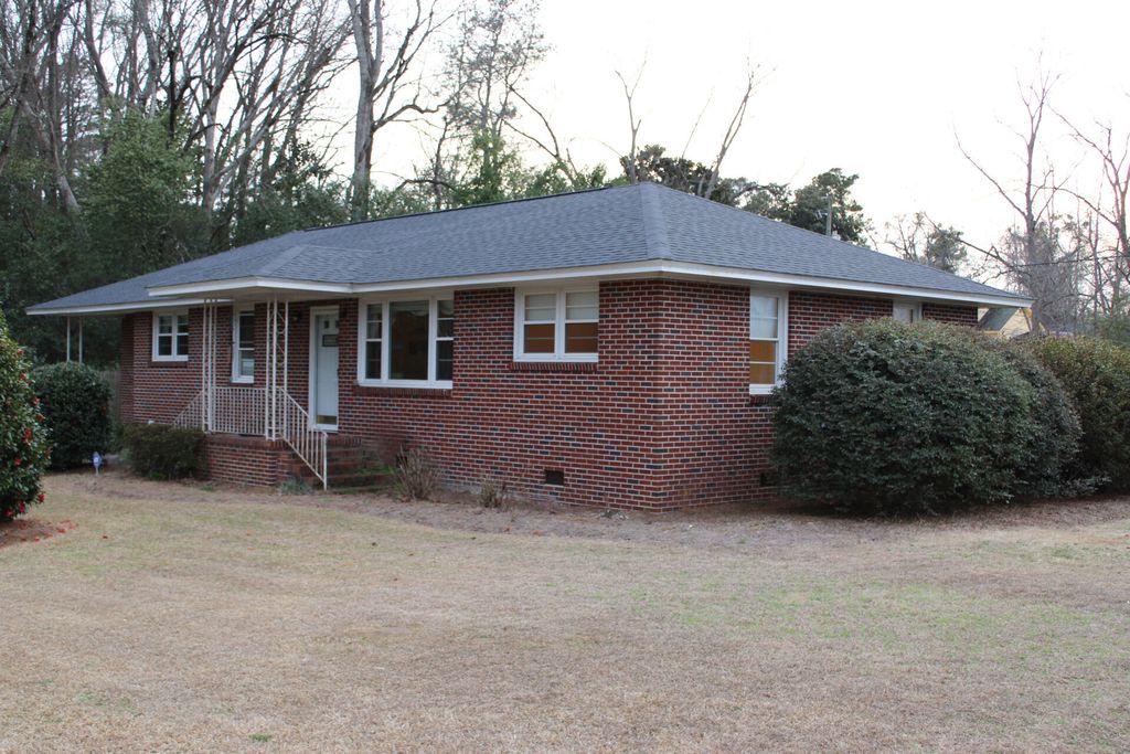 Image 3 of property listing at 18 Chestnut Avenue, Denmark, SC 29042