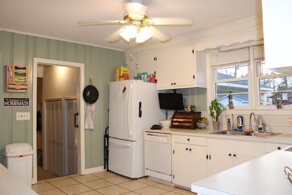 Image 9 of property listing at 18 Chestnut Avenue, Denmark, SC 29042