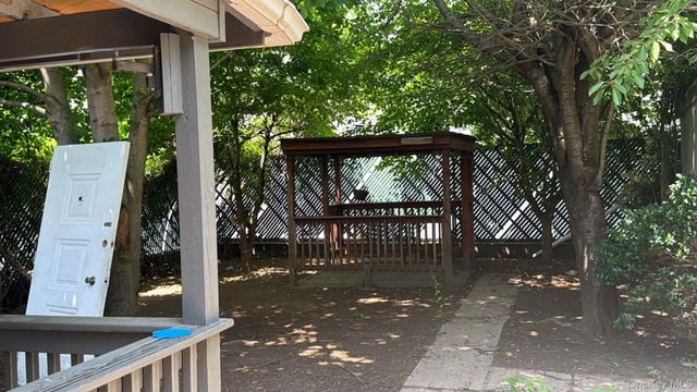 9 Roanoke Street, Yonkers, NY 10710