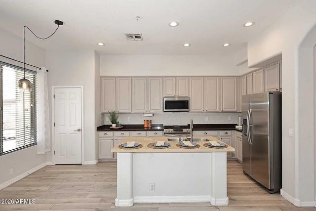 7631 E LOS GATOS Drive, Scottsdale, AZ 85255