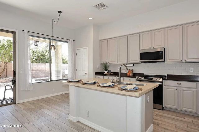 7631 E LOS GATOS Drive, Scottsdale, AZ 85255